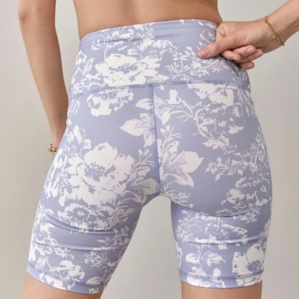 Reformation Ecomove High Rise 7" Bike Short Porcelain Blue/White Floral, XL, NWT - Picture 4 of 9